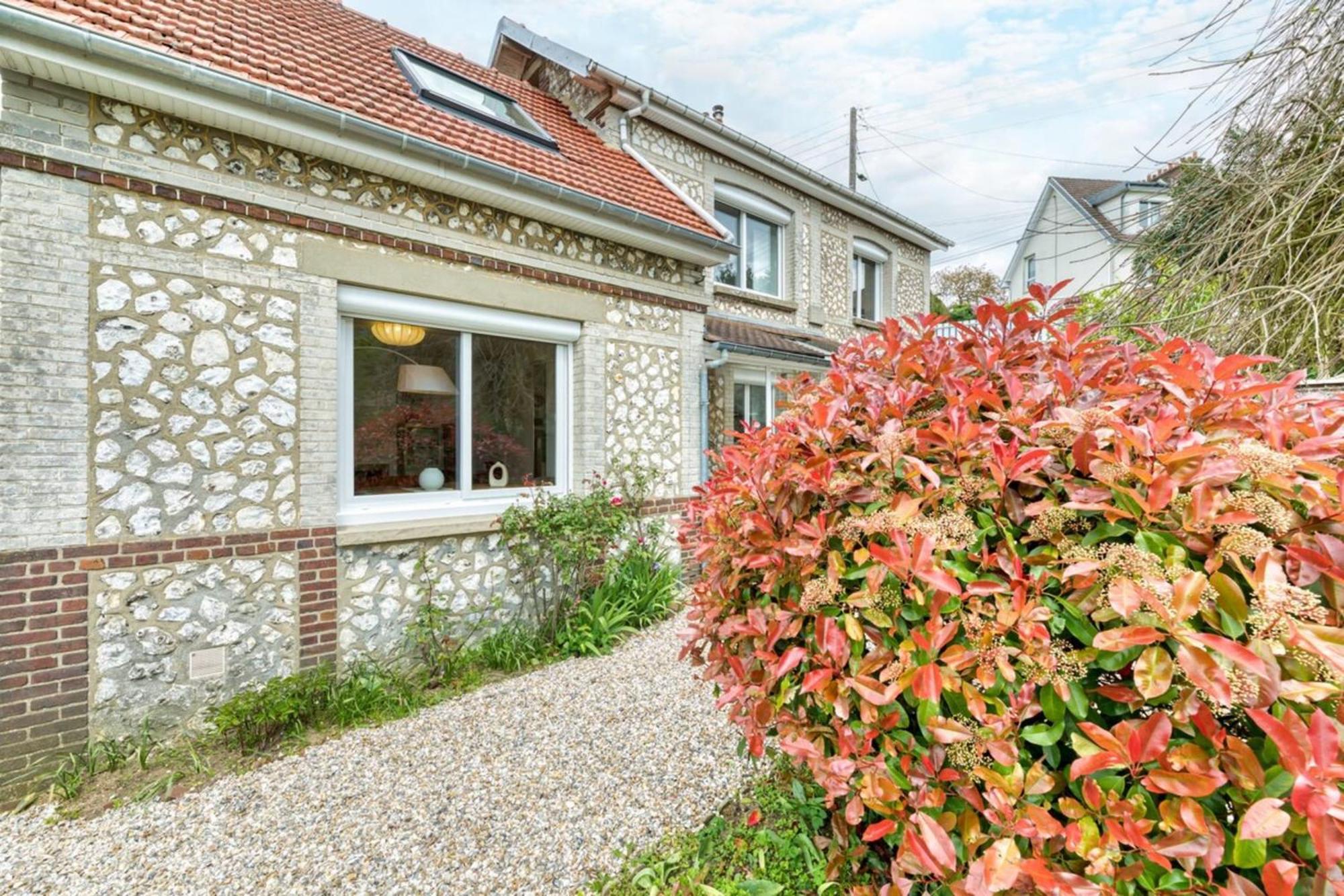 Manuel : Belle Maison A ボワ・ギヨーム エクステリア 写真